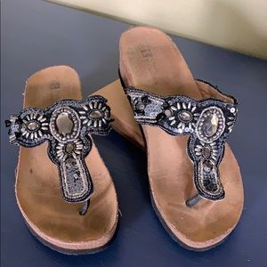 White mountain wedge flip flops.